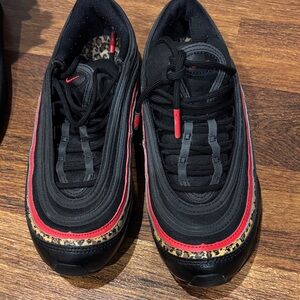 Nike Stylish Black and Red Sneakers size 6.5